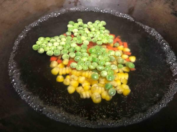 炒雞丁的做法-家常味炒菜譜