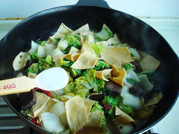 黃心菜燉血塊的做法-家常味燉菜譜