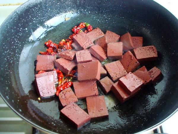 黃心菜燉血塊的做法-家常味燉菜譜