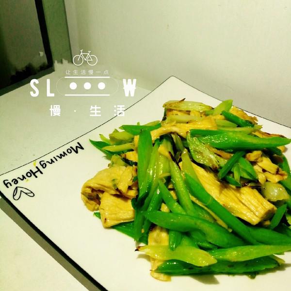 芹菜炒腐竹的做法-家常味炒菜譜