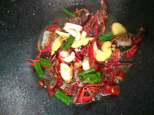 爆炒小龍蝦的做法-香辣味炒菜譜