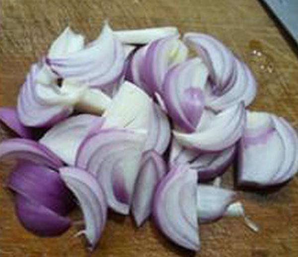 黑木耳洋蔥炒小油方的做法-家常味炒菜譜