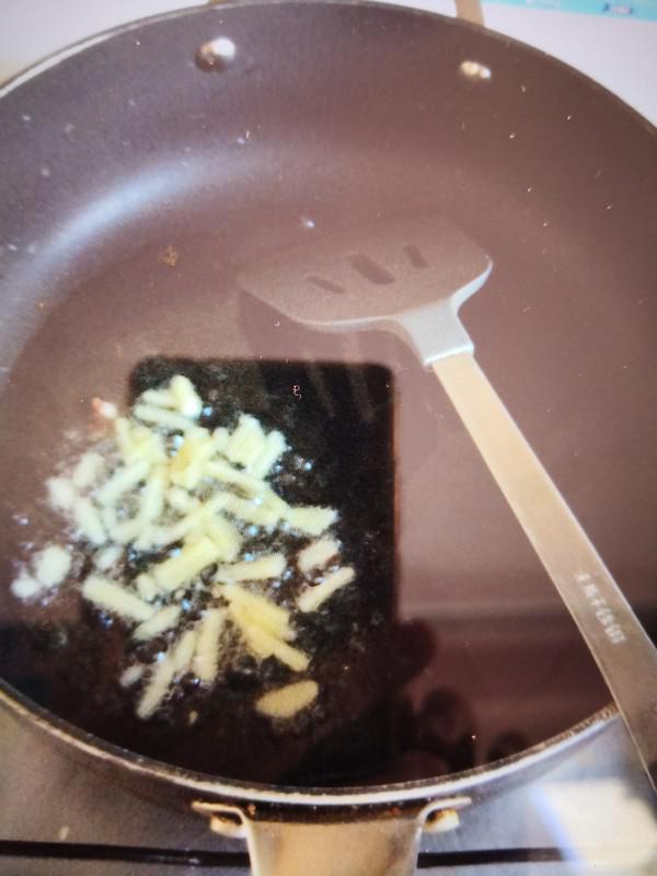 綠豆芽炒蒜苗的做法-家常味炒菜譜