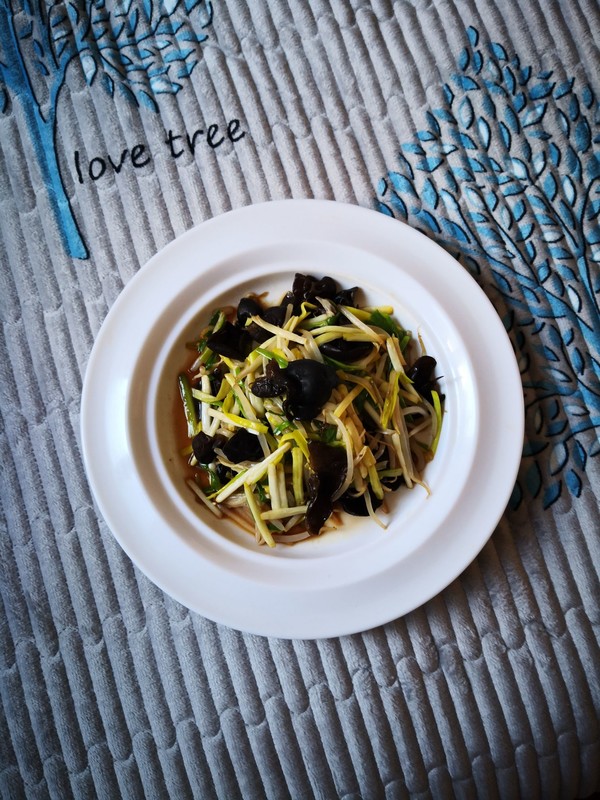 綠豆芽炒蒜苗的做法-家常味炒菜譜