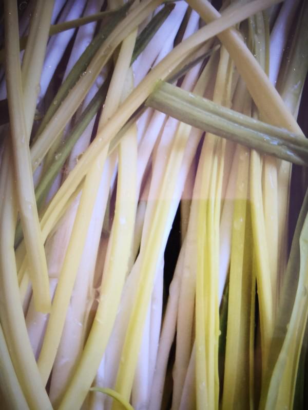 綠豆芽炒蒜苗的做法-家常味炒菜譜