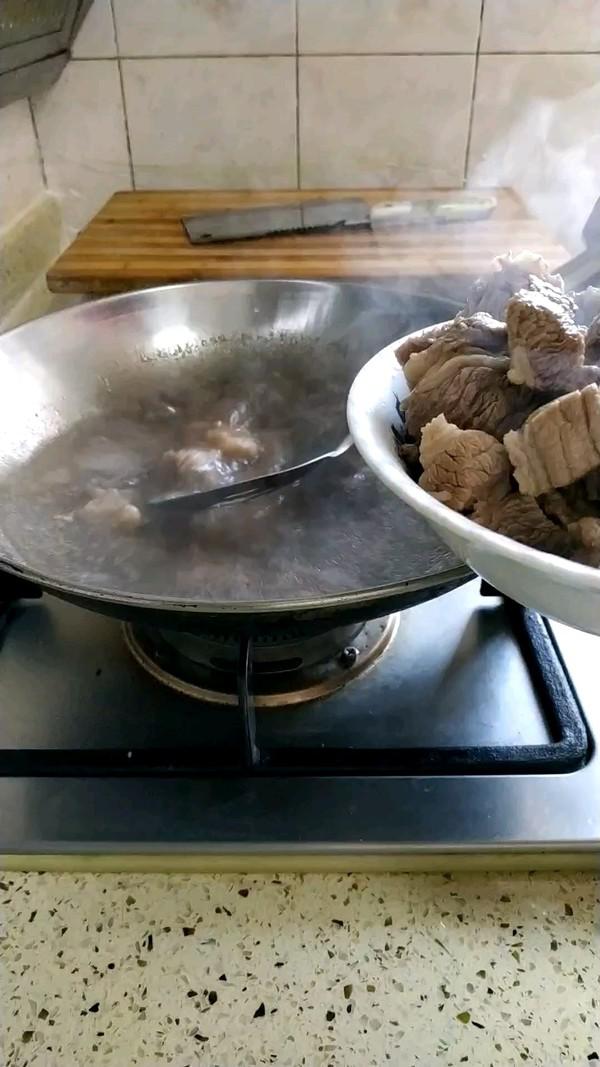 牛氣沖天紅燒牛肉的做法-家常味燉菜譜-易網(wǎng)健康養(yǎng)生網(wǎng) 牛氣沖天紅燒牛肉的做法-家常味燉菜譜