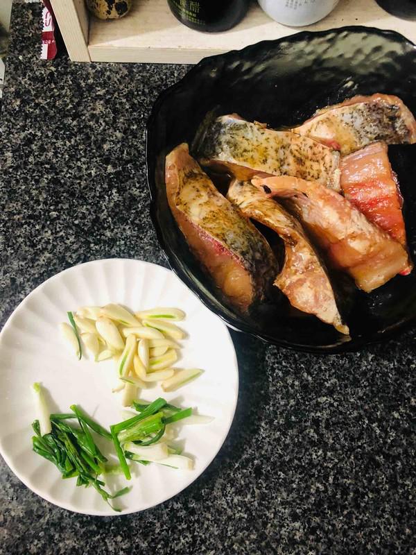 萬家香之紅燒草魚的做法-醬香味燒菜譜