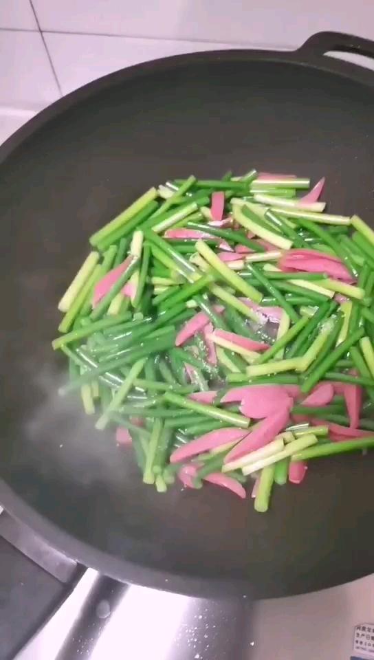 雞蛋炒苔蒜的做法-家常味炒菜譜