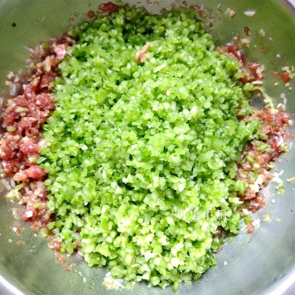 羊肉芹菜餃子的做法-家常味煮菜譜