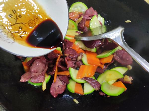 西葫蘆炒馬肉的做法-家常味炒菜譜