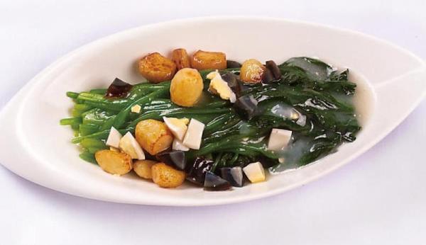 金銀蛋浸菠菜的做法-家常味炒菜譜