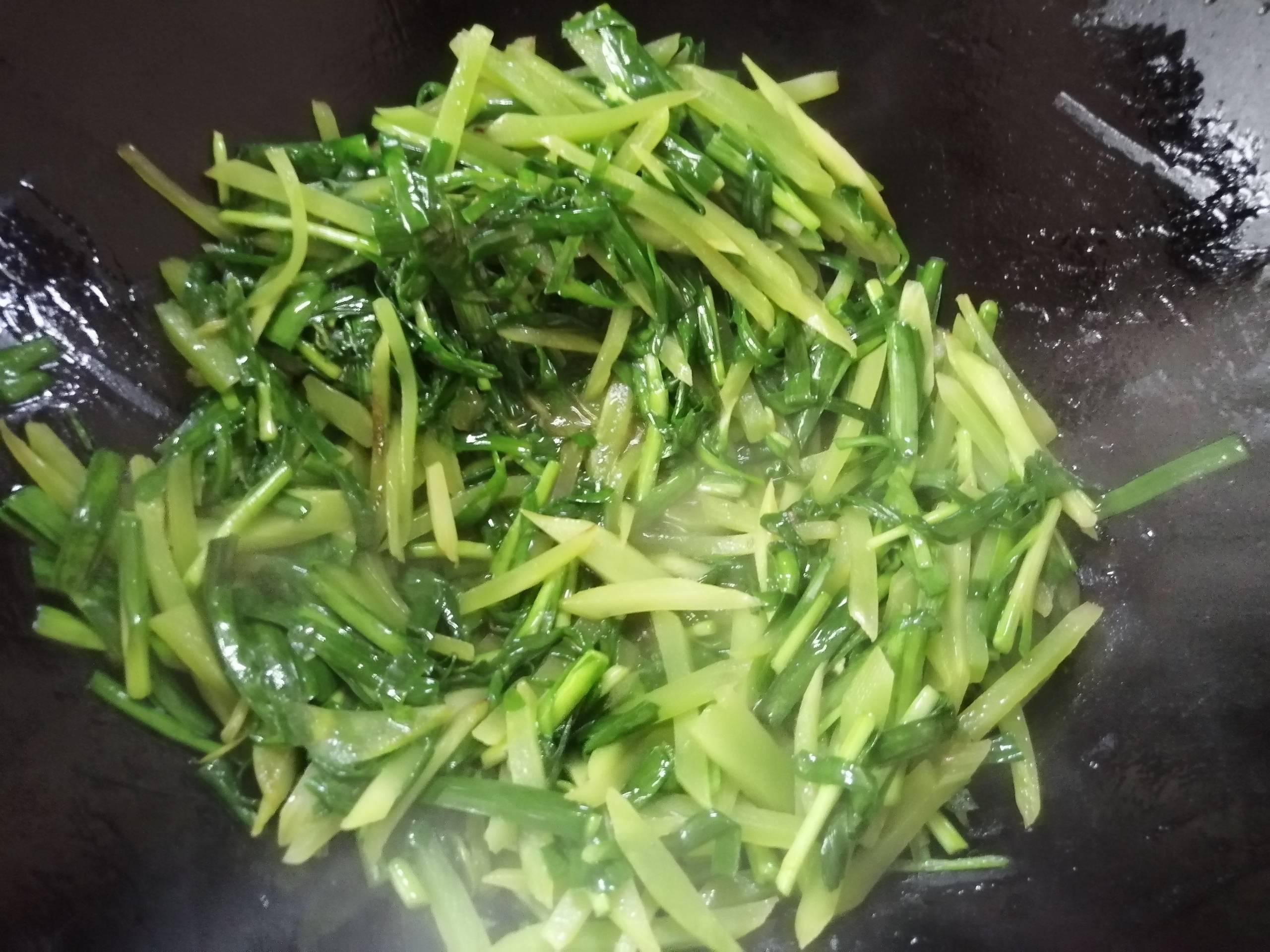 萵苣炒韭菜的做法-家常味炒菜譜