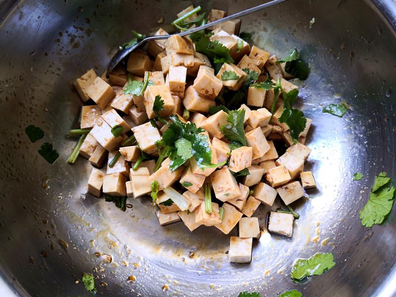 拌豆腐的做法-家常味拌菜譜