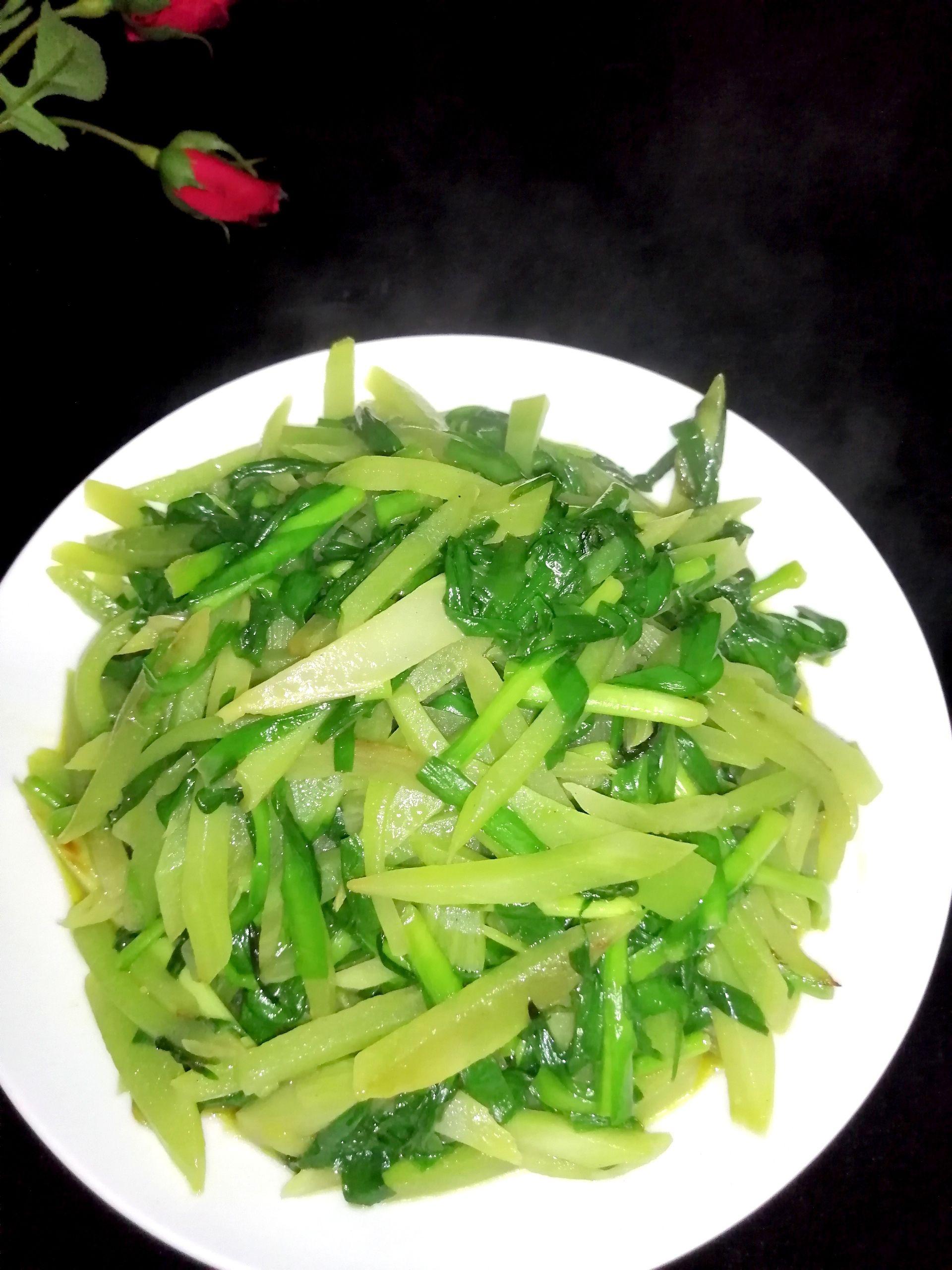 萵苣炒韭菜的做法-家常味炒菜譜