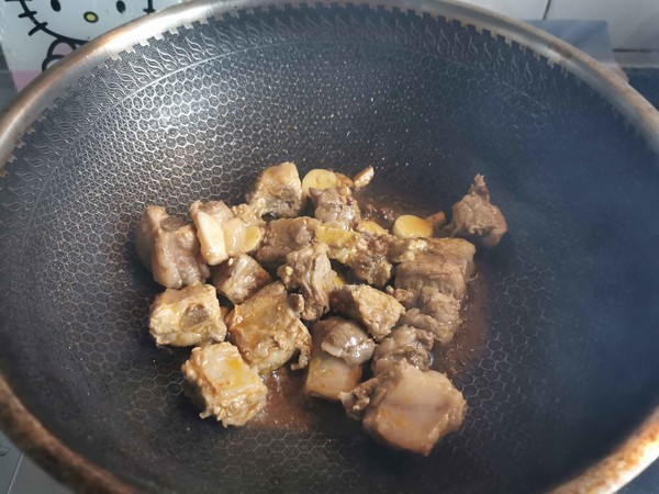 土豆燒排骨的做法-家常味燒菜譜