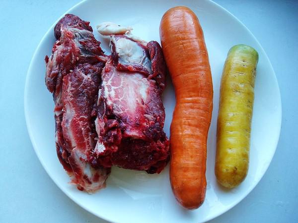 胡蘿卜燉牛排骨的做法-家常味燉菜譜