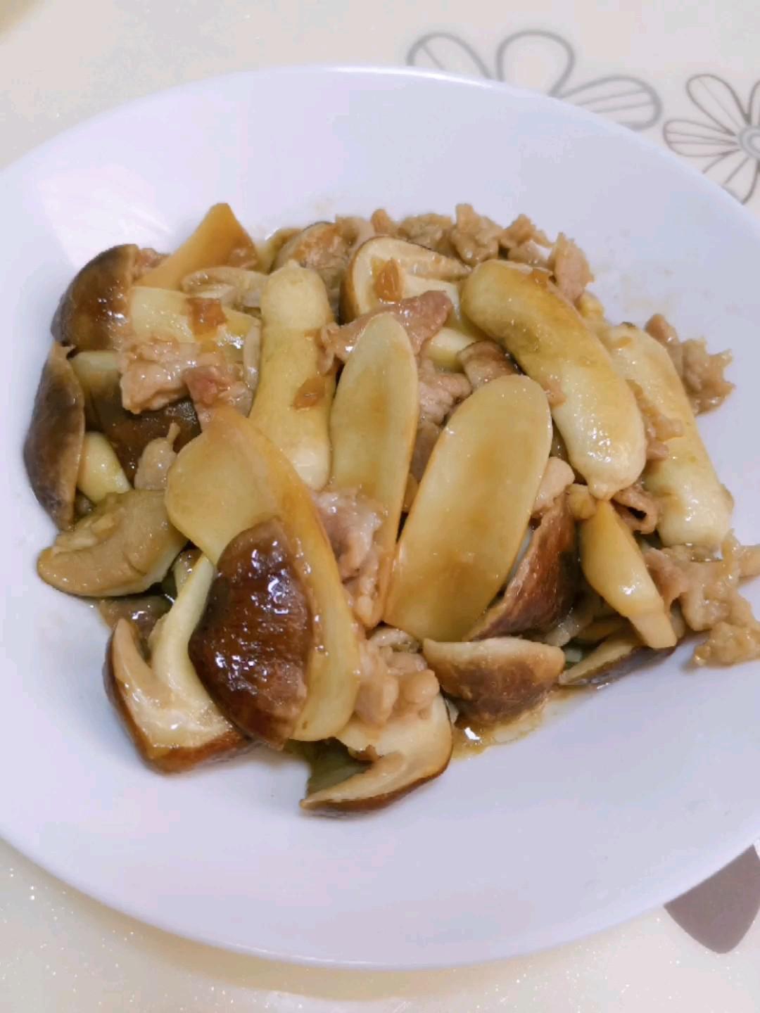 姬松茸炒肉的做法-家常味炒菜譜