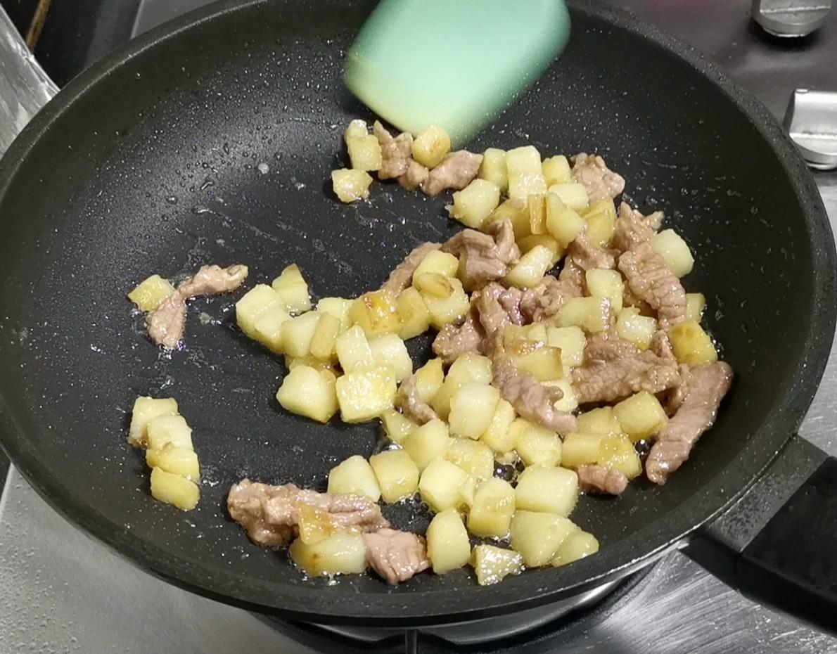 土豆炒牛肉的做法-家常味炒菜譜-易網健康養生網 土豆炒牛肉的做法-家常味炒菜譜