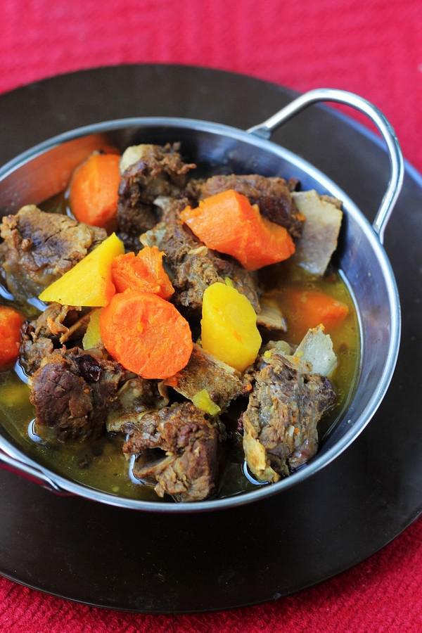 胡蘿卜燉牛排骨的做法-家常味燉菜譜