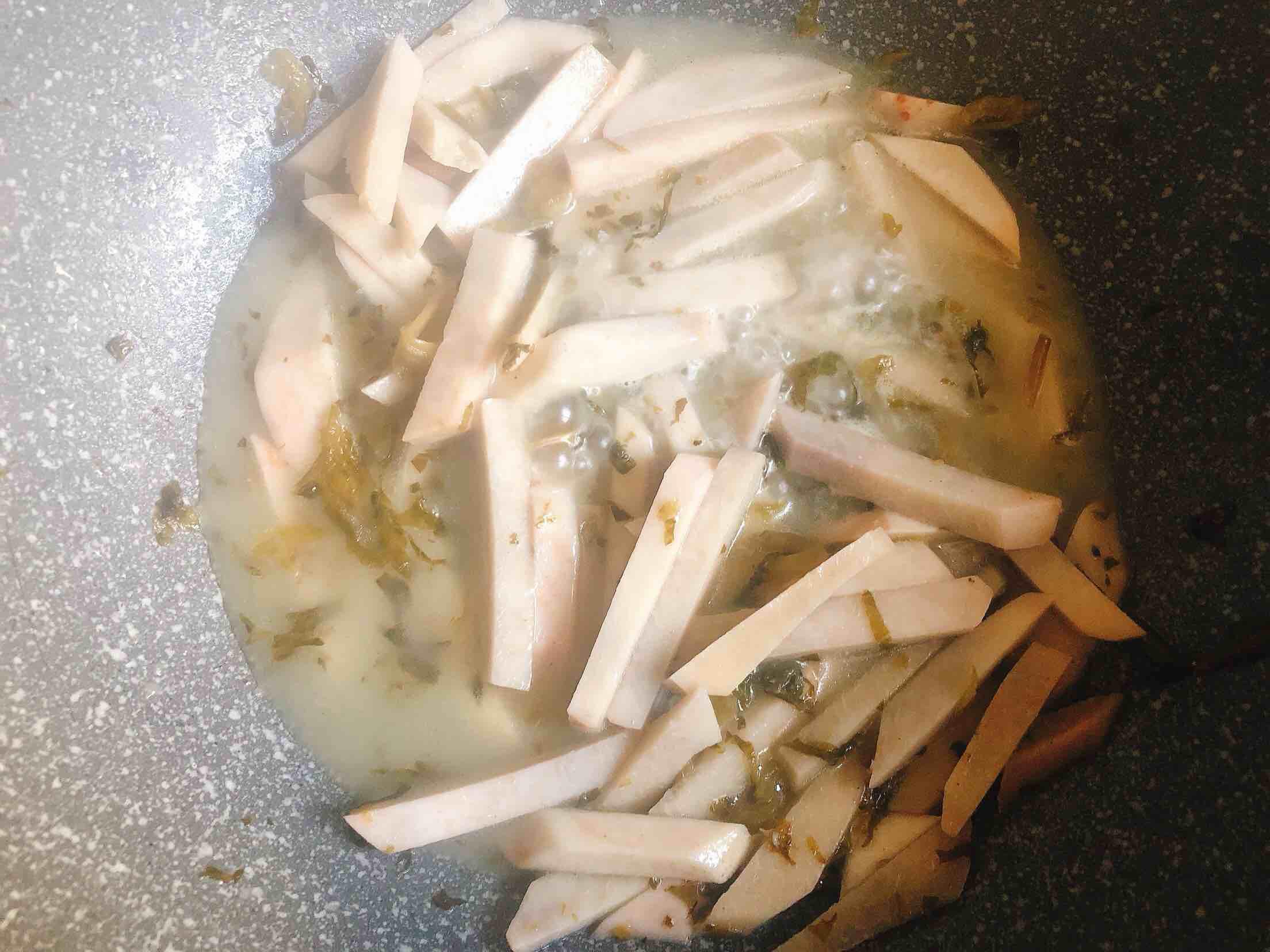 糟菜燴芋頭的做法-酸辣味燒菜譜