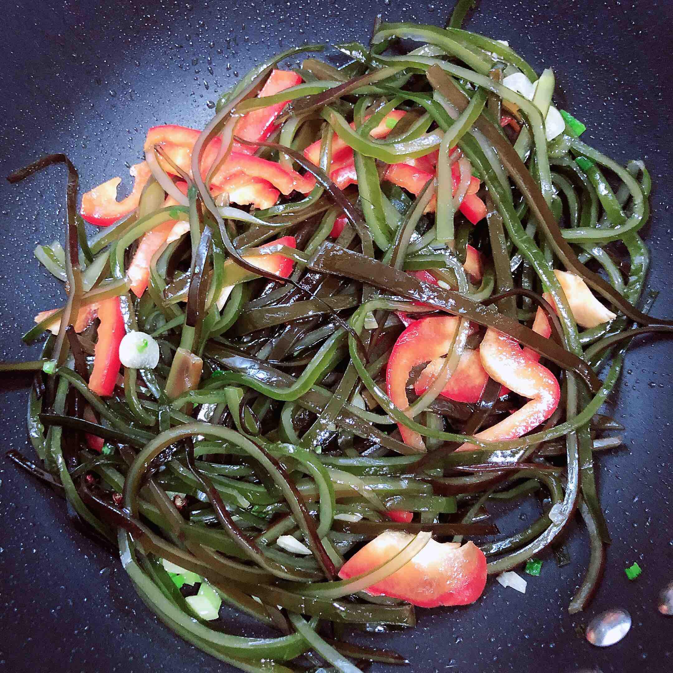 豬油香辣海帶絲的做法-咸鮮味炒菜譜