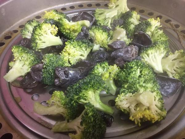 汗蒸西蘭花的做法-家常味拌菜譜