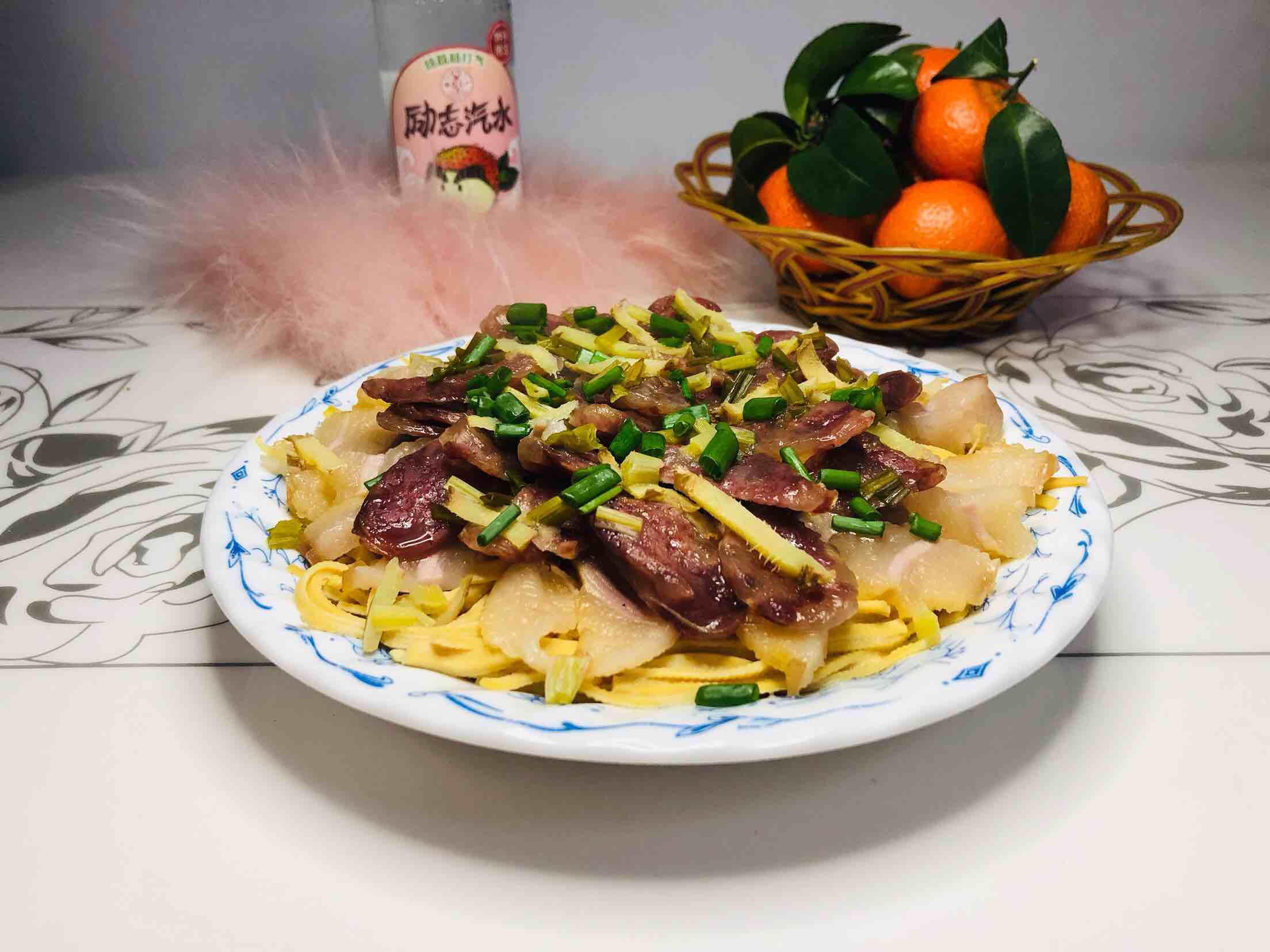 咸肉香腸蒸干絲的做法-咸鮮味蒸菜譜-易網健康養生網 咸肉香腸蒸干絲的做法-咸鮮味蒸菜譜