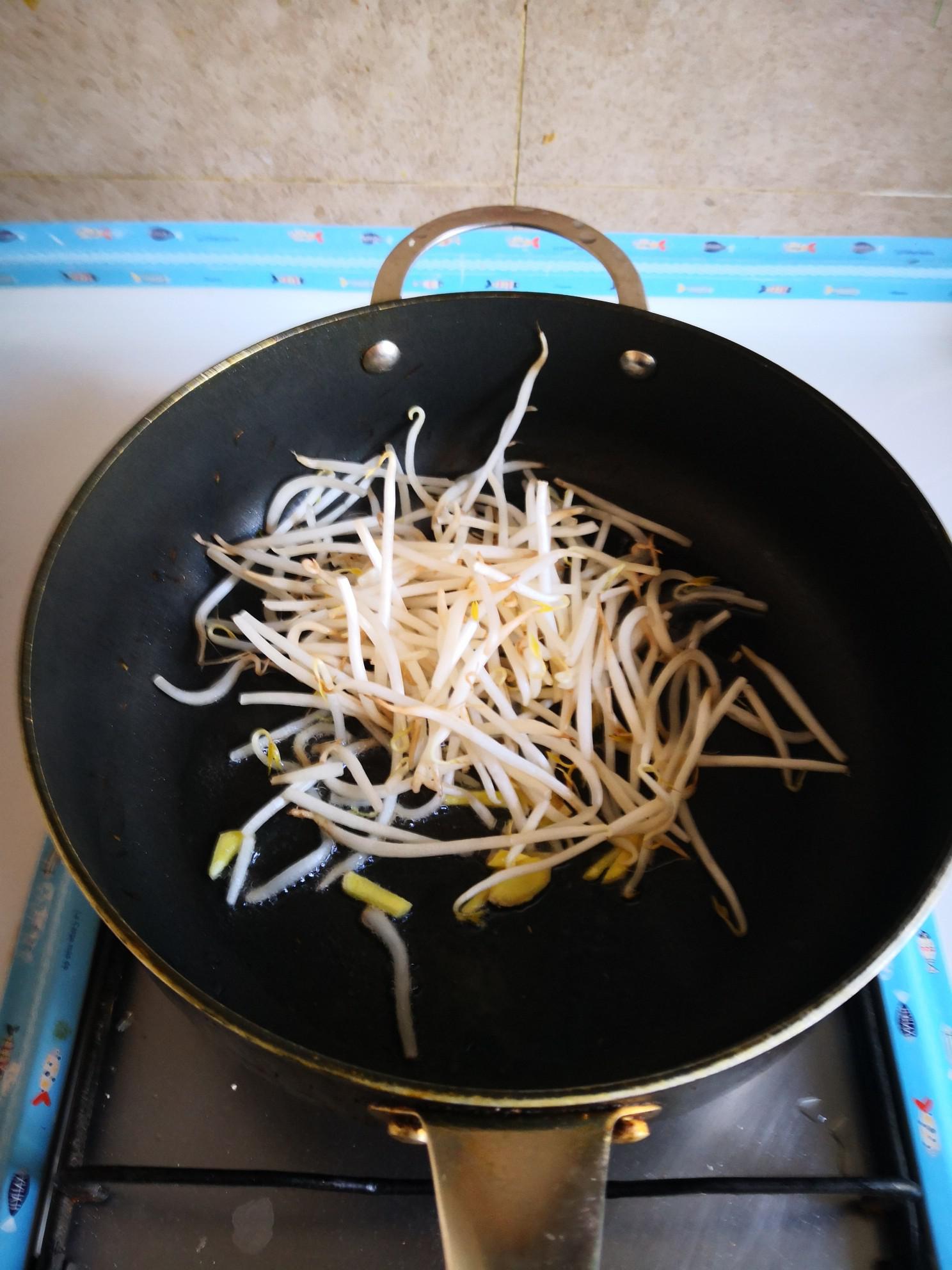 韭菜炒木耳的做法-家常味炒菜譜