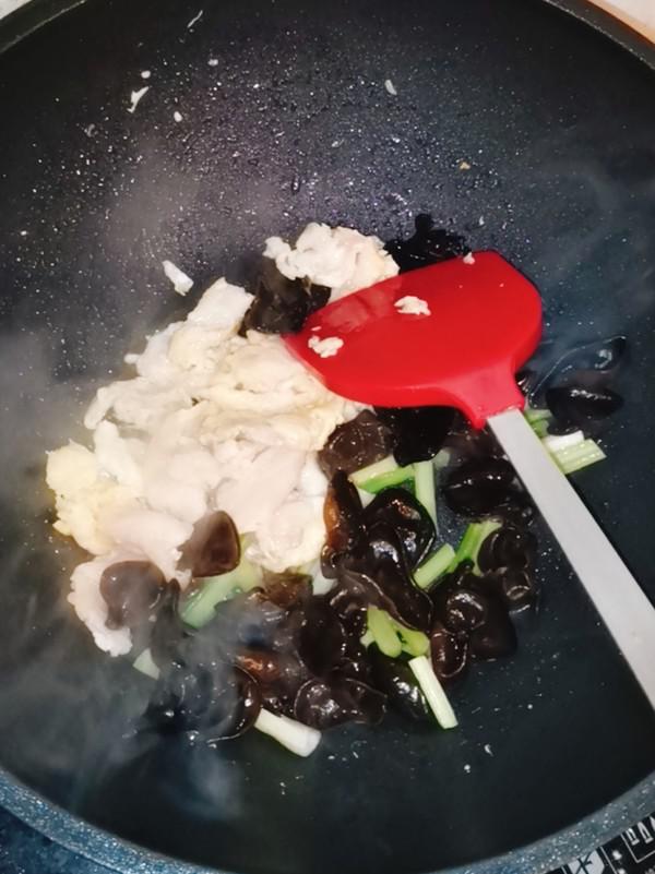 木耳芹菜炒肉的做法-咸鮮味炒菜譜