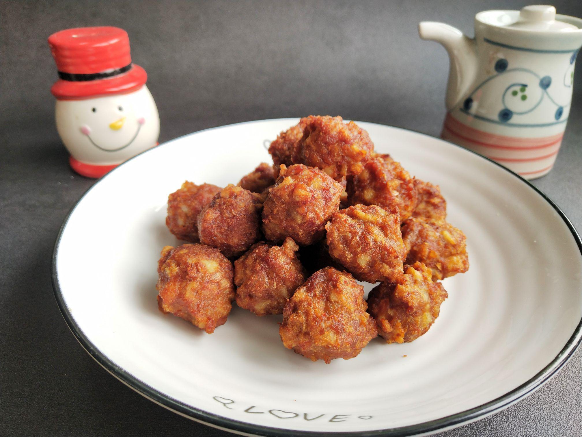 蓮藕牛肉丸的做法-家常味炸菜譜