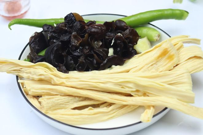 木耳炒腐竹的做法-家常味炒菜譜