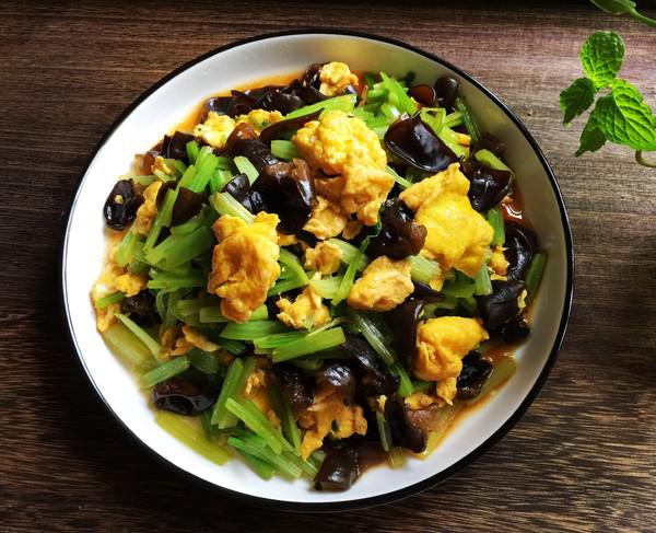 芹菜黑木耳炒雞蛋的做法-家常味炒菜譜