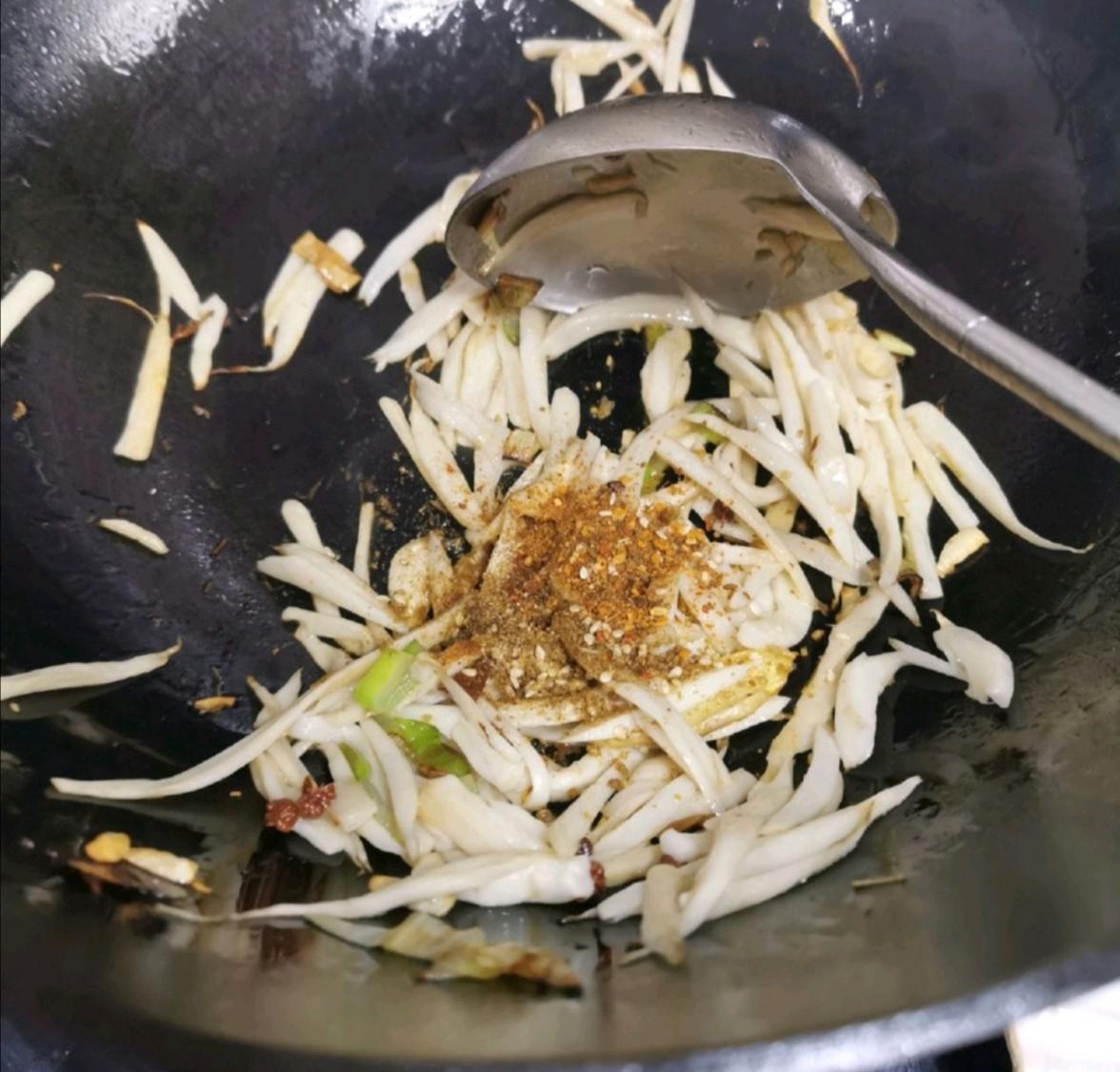 香辣燒烤味手撕杏鮑菇-素食的做法-香辣味炒菜譜