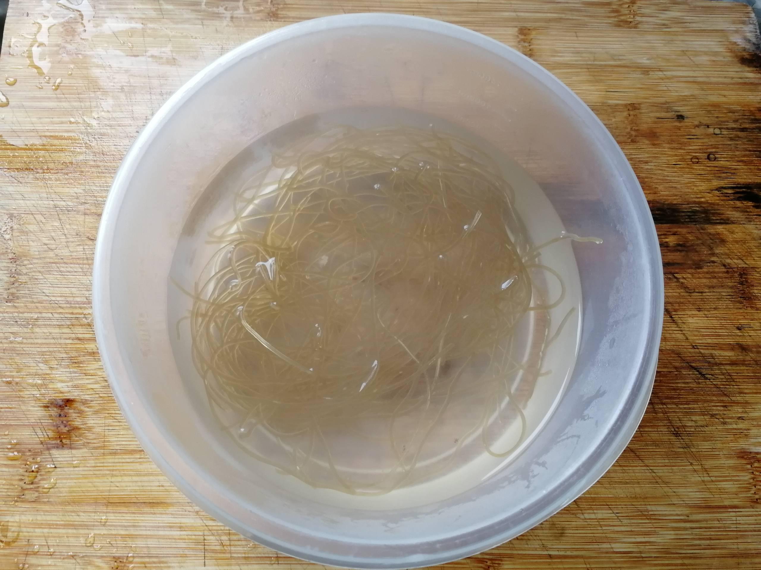 娃娃菜蒸粉絲的做法-咸鮮味蒸菜譜-易網(wǎng)<a href=http://www.logojc.com/ target=_blank class=infotextkey>健康養(yǎng)生</a>網(wǎng) 娃娃菜蒸粉絲的做法-咸鮮味蒸菜譜