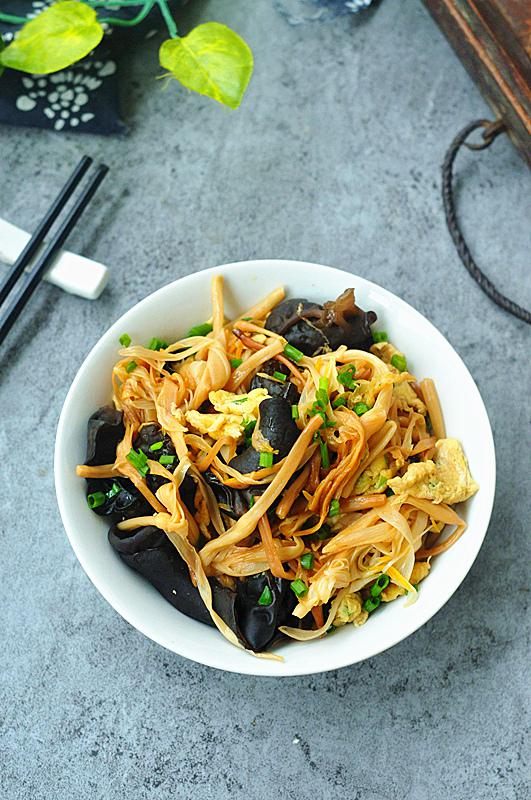 黃花木耳炒蛋的做法-家常味炒菜譜