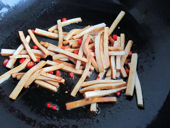 蠔油韭黃炒香干的做法-家常味炒菜譜