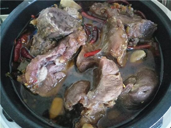 香辣鹵牛肉的做法-香辣味鹵菜譜
