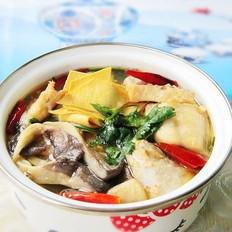 蘑菇燉鯉魚的做法-家常味燉菜譜