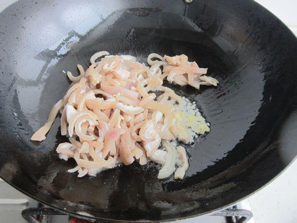 毛芹菜炒肉皮的做法-家常味炒菜譜