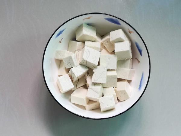 香菇豆腐燜雞翅的做法-家常味燜菜譜