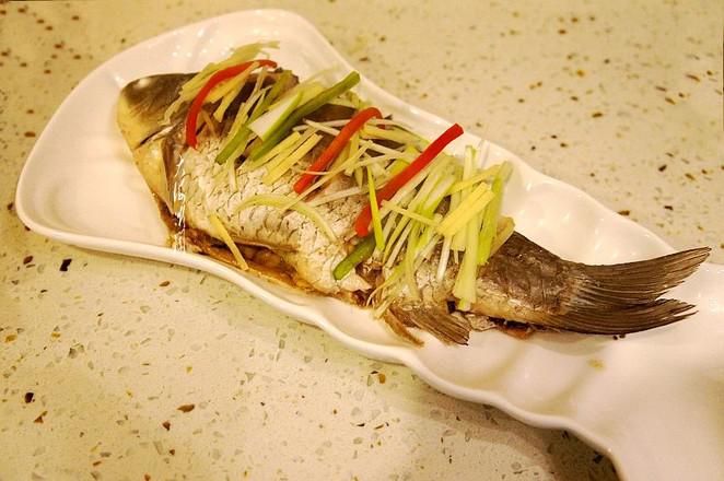 清蒸鯉魚的做法-咸鮮味蒸菜譜