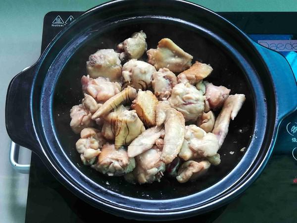 香菇豆腐燜雞翅的做法-家常味燜菜譜