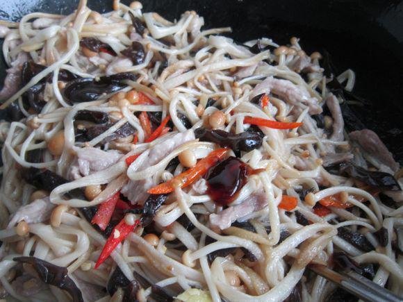 金針菇黑木耳炒肉絲的做法-咸鮮味炒菜譜