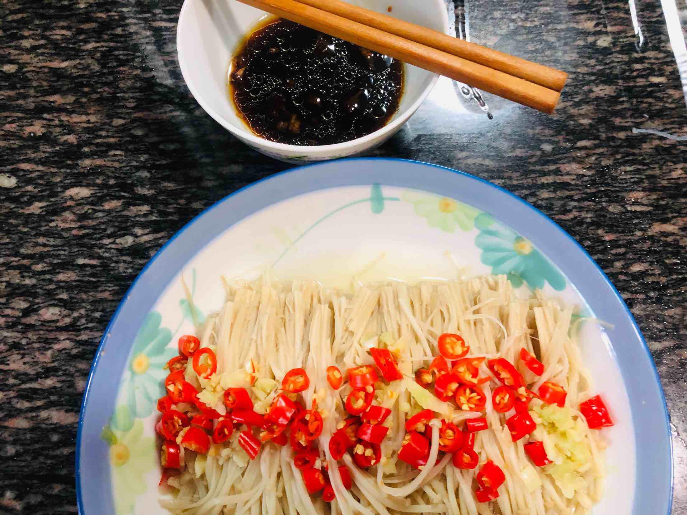 清蒸金針菇的做法-香辣味蒸菜譜