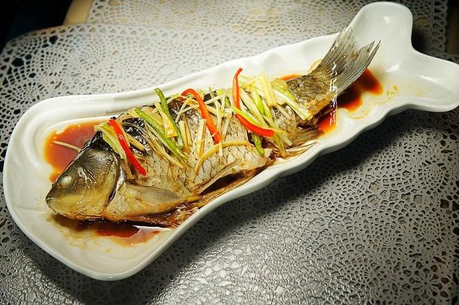 清蒸鯉魚的做法-咸鮮味蒸菜譜
