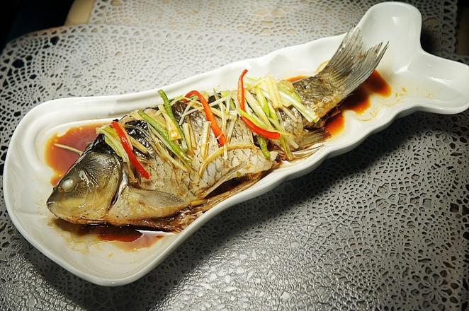 清蒸鯉魚的做法-咸鮮味蒸菜譜