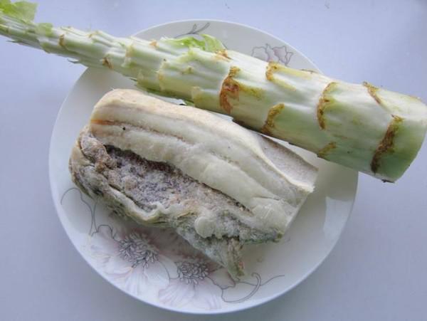 萵筍燜臘肉的做法-家常味燜菜譜
