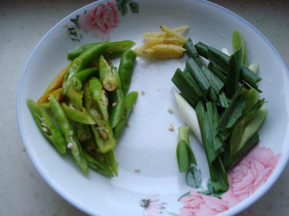 紅蘿卜黑木耳炒肉的做法-家常味炒菜譜