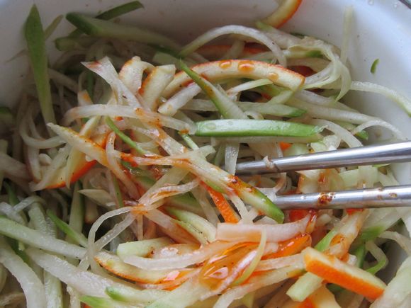 橙子皮拌青蘿卜絲的做法-家常味拌菜譜