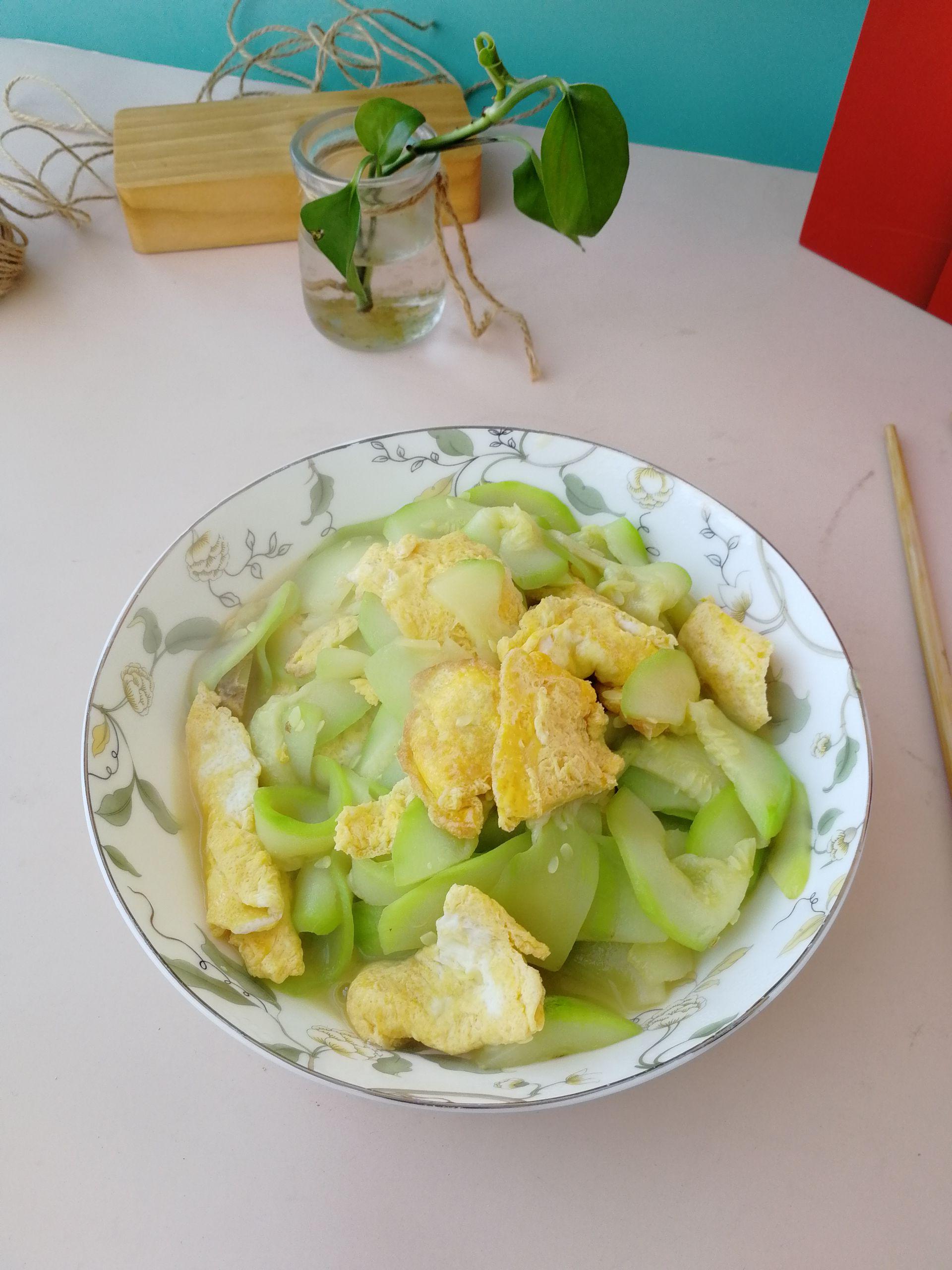 嫩西葫蘆炒雞蛋的做法-家常味炒菜譜